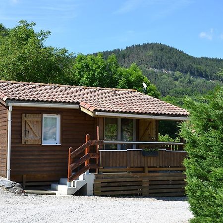 Camping La Mare Aux Fees Hotel Roquefeuil Eksteriør billede