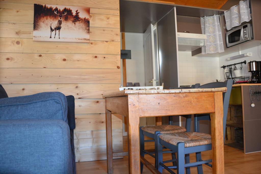 Camping La Mare Aux Fees Hotel Roquefeuil Eksteriør billede