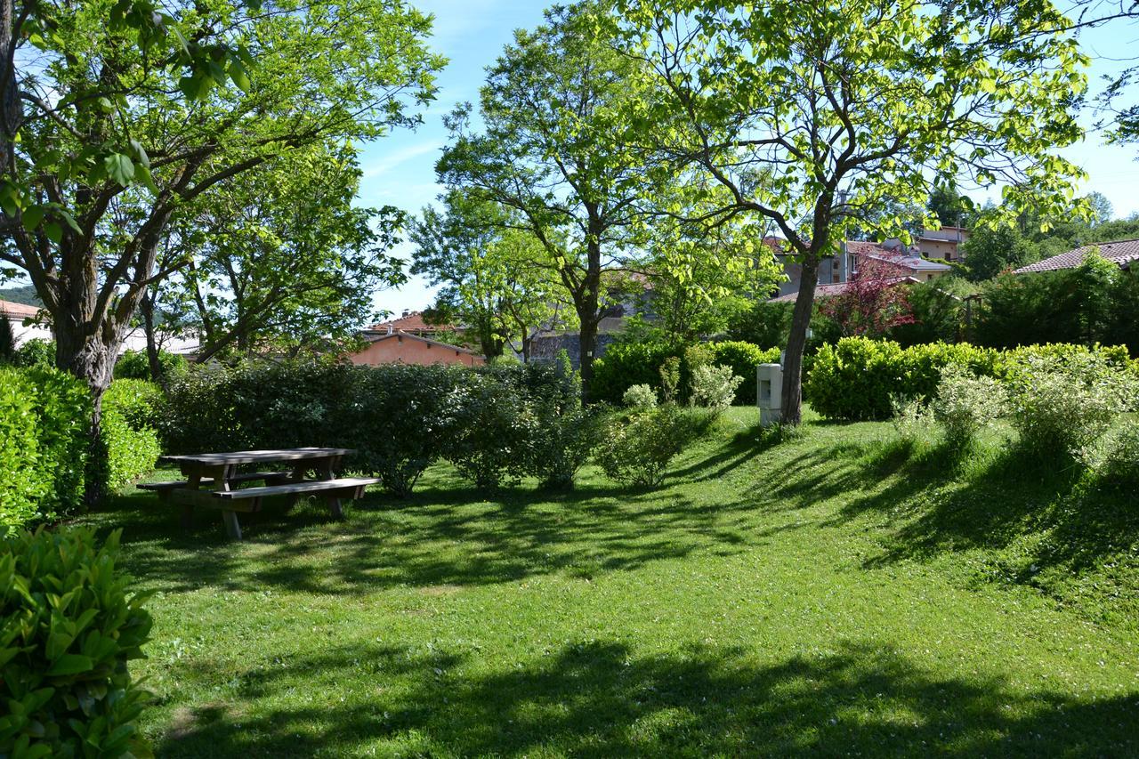 Camping La Mare Aux Fees Hotel Roquefeuil Eksteriør billede