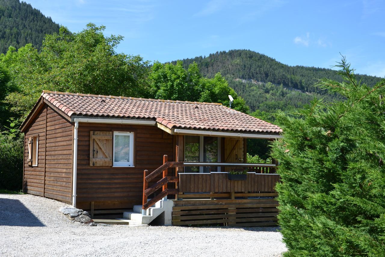 Camping La Mare Aux Fees Hotel Roquefeuil Eksteriør billede