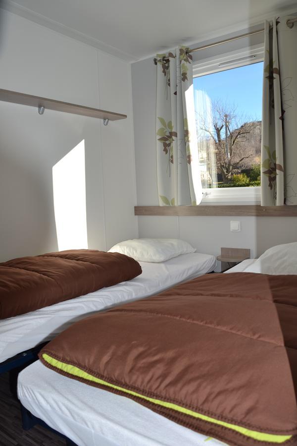Camping La Mare Aux Fees Hotel Roquefeuil Eksteriør billede