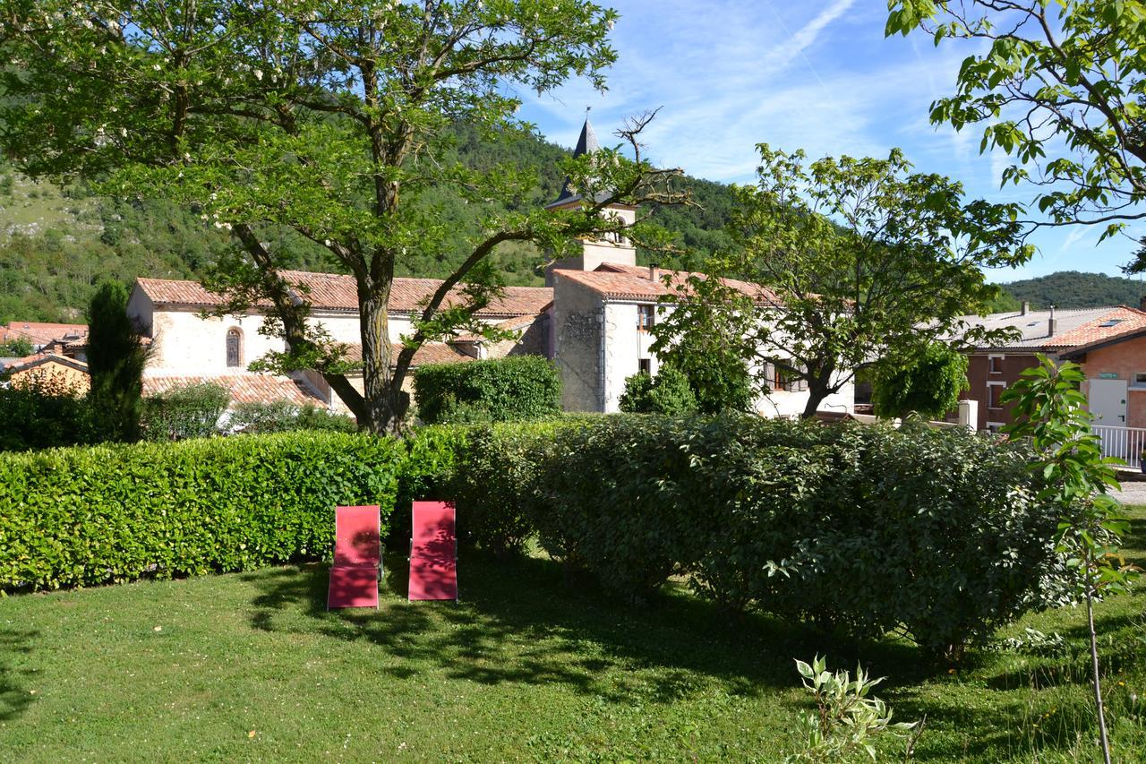 Camping La Mare Aux Fees Hotel Roquefeuil Eksteriør billede