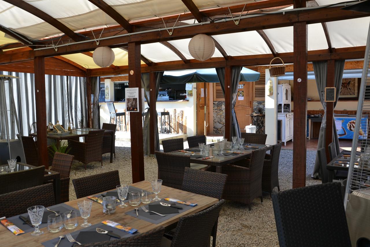 Camping La Mare Aux Fees Hotel Roquefeuil Eksteriør billede