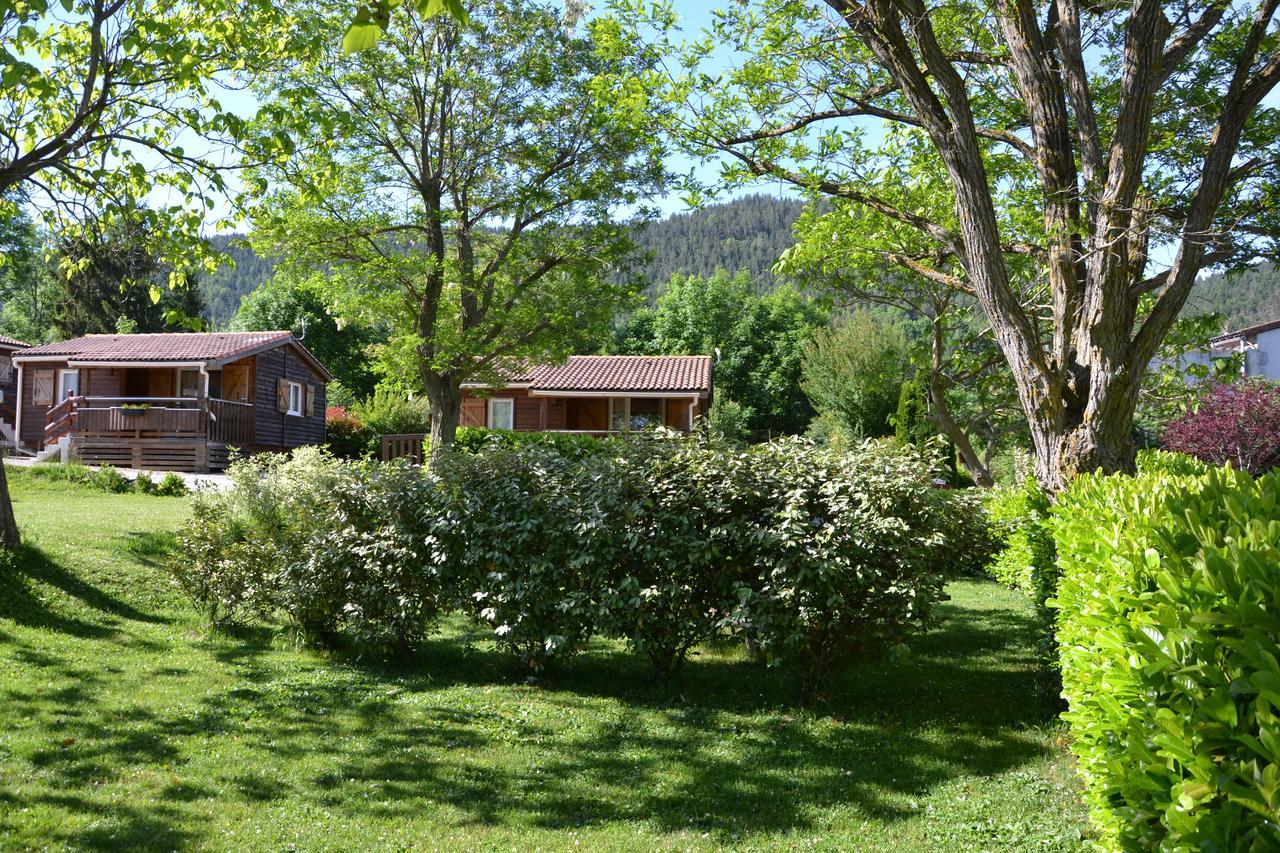 Camping La Mare Aux Fees Hotel Roquefeuil Eksteriør billede