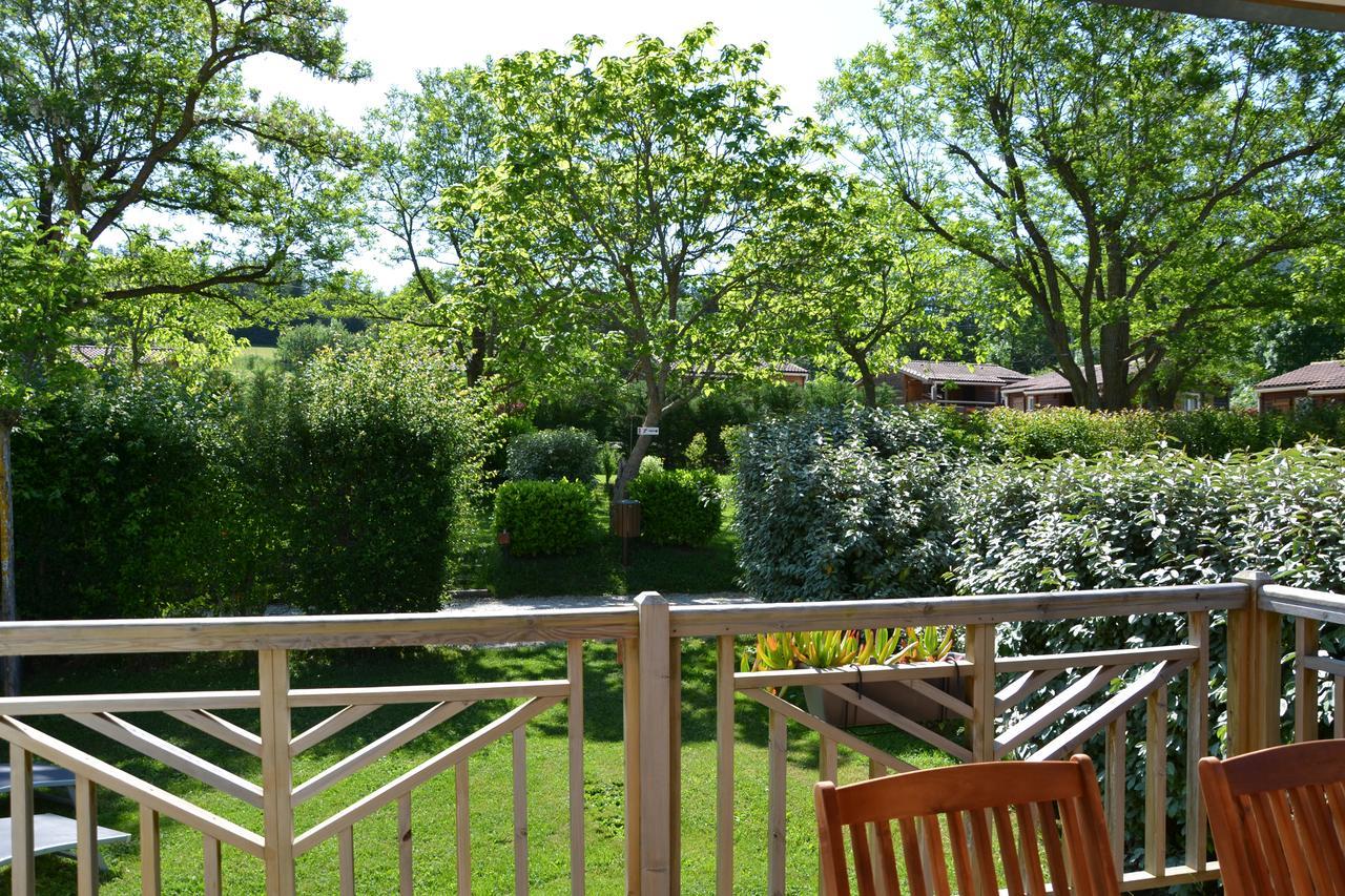 Camping La Mare Aux Fees Hotel Roquefeuil Eksteriør billede