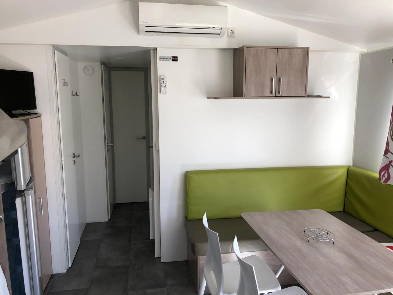 Camping La Mare Aux Fees Hotel Roquefeuil Eksteriør billede